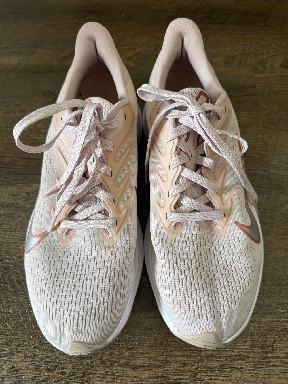 Nike Air Zoom Winflo 7 Women's Running Shoes in the Barely Rose Women’s Size 9